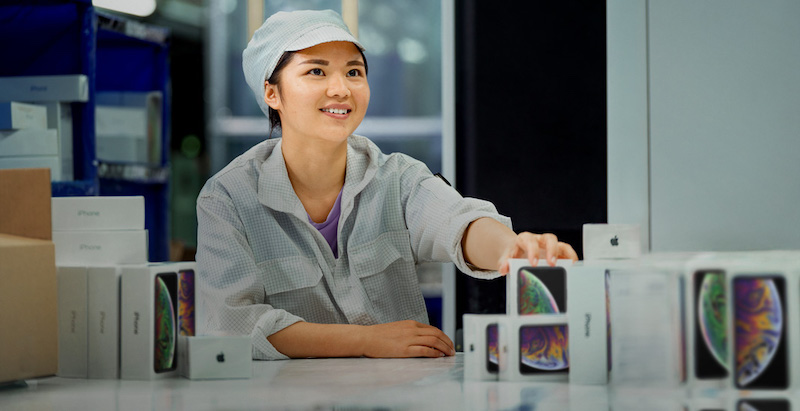 iphone_factory_worker.jpg