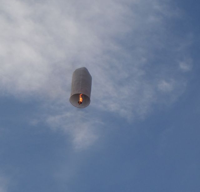 Floatinglantern_zps915b7101.jpg