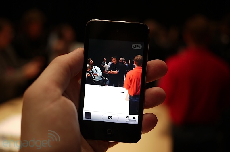 ipodtouch2010hands8.jpg
