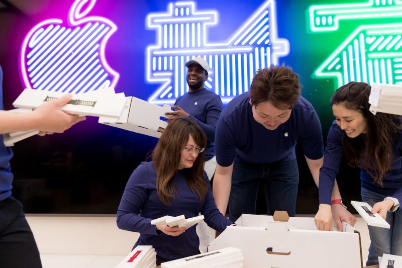 Apple_Store_Tokyo_Shinjuku_04042018-1-800x533.jpg