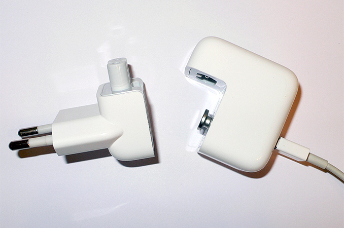apple_adapter_678_678x452.jpg
