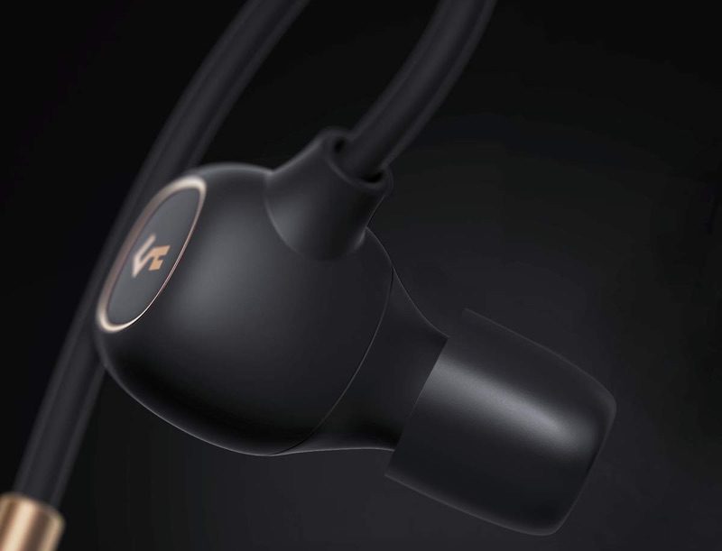 aukeyb80closeup-800x611.jpg