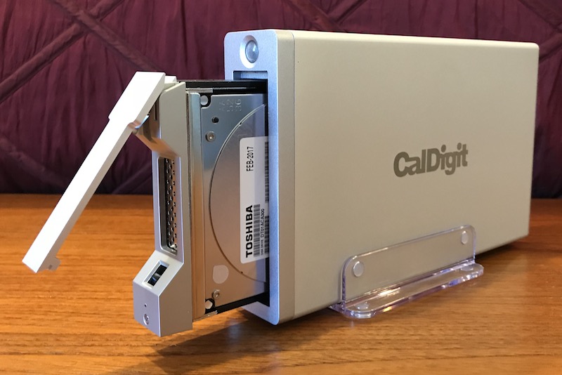caldigit_av_pro2_open.jpg