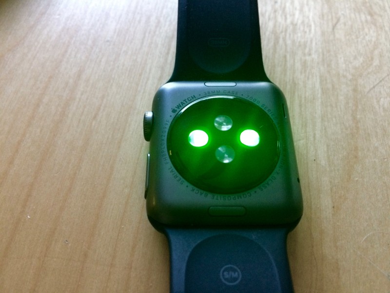 Apple-Watch-Heart-Rate-Sensor-2-800x600.jpg