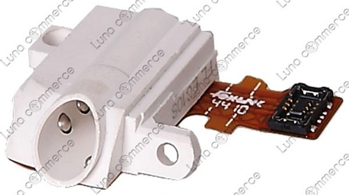 white_5gen_touch_headphone_1.jpg