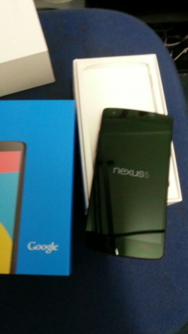 Nexus-5-unboxed-image.png
