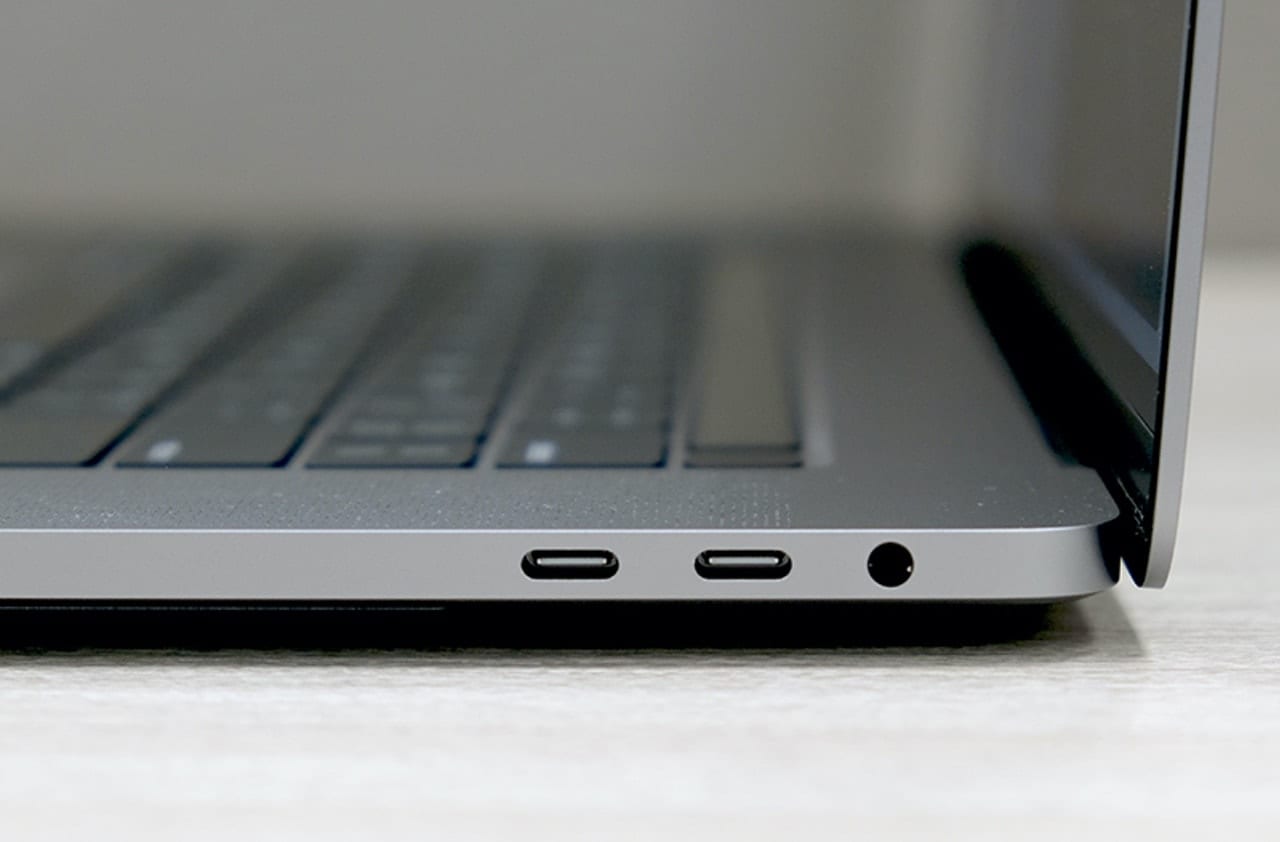 apple-16mbp-right-ports.jpg