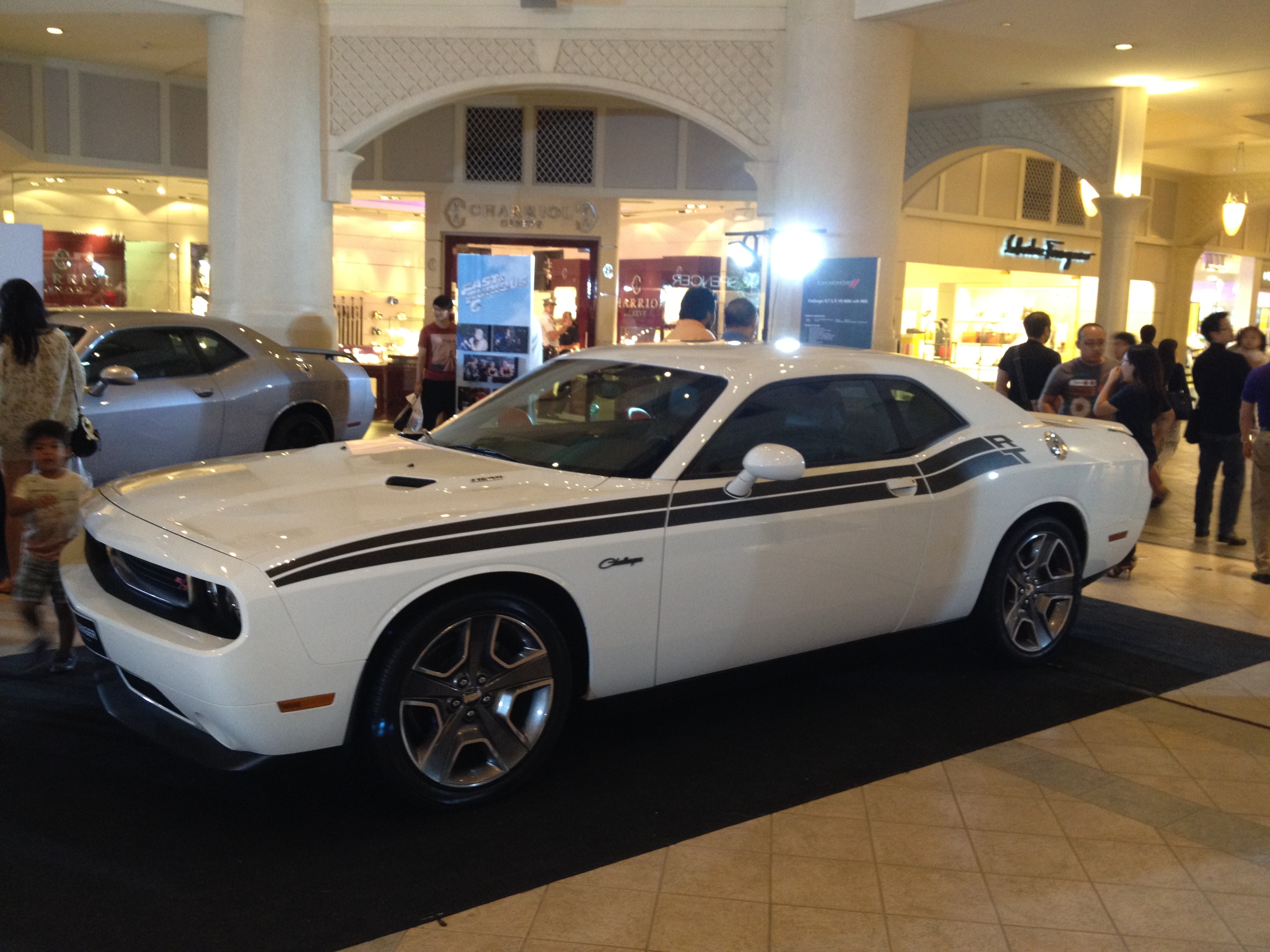Dodge_Challenger_White.JPG