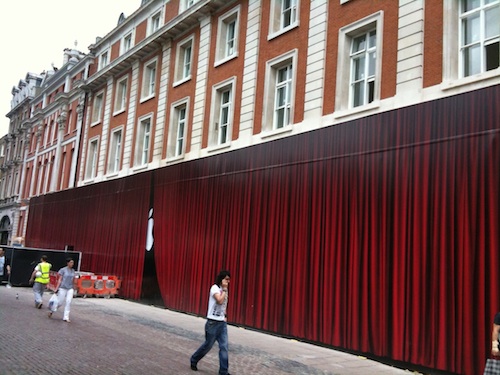 121912-apple_store_covent_garden_construction.jpg