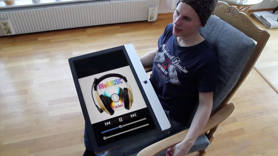 Rocking-to-iPod-Music-iPad-2-HD-Review-8.jpg