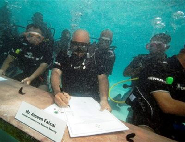 Underwater-Cabinet-Meeting-In-Maldives-01.jpg