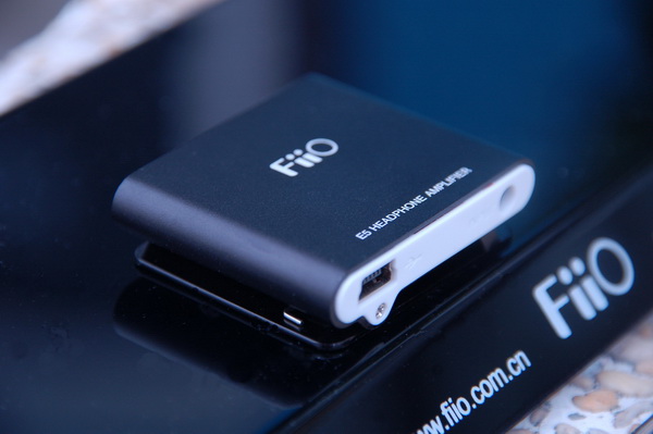 fiio_e5_headphone_amp_2.jpg