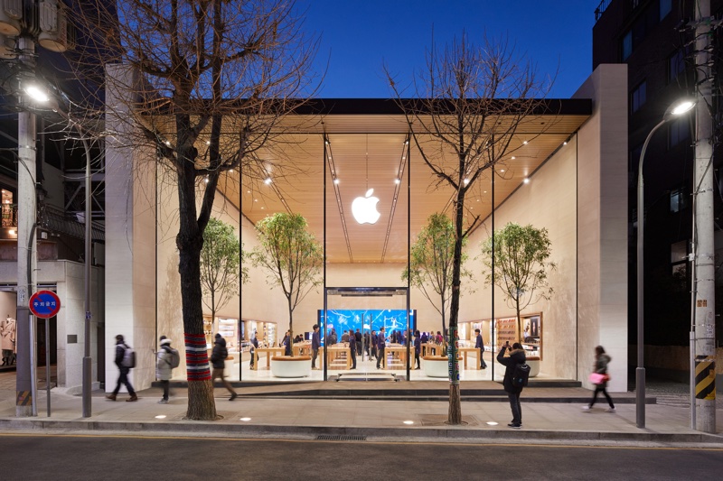 Seoul-Apple-Garosugil-store-1.jpg