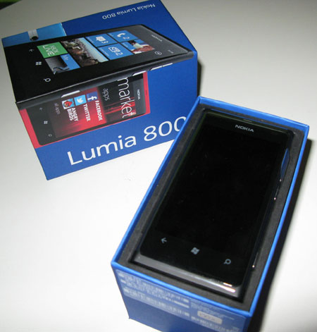 nokia-lumia-800-unboxing_2.jpg