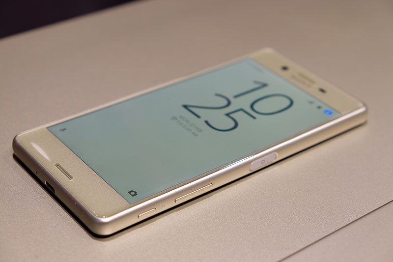 xperia-x-side-buttons.jpg