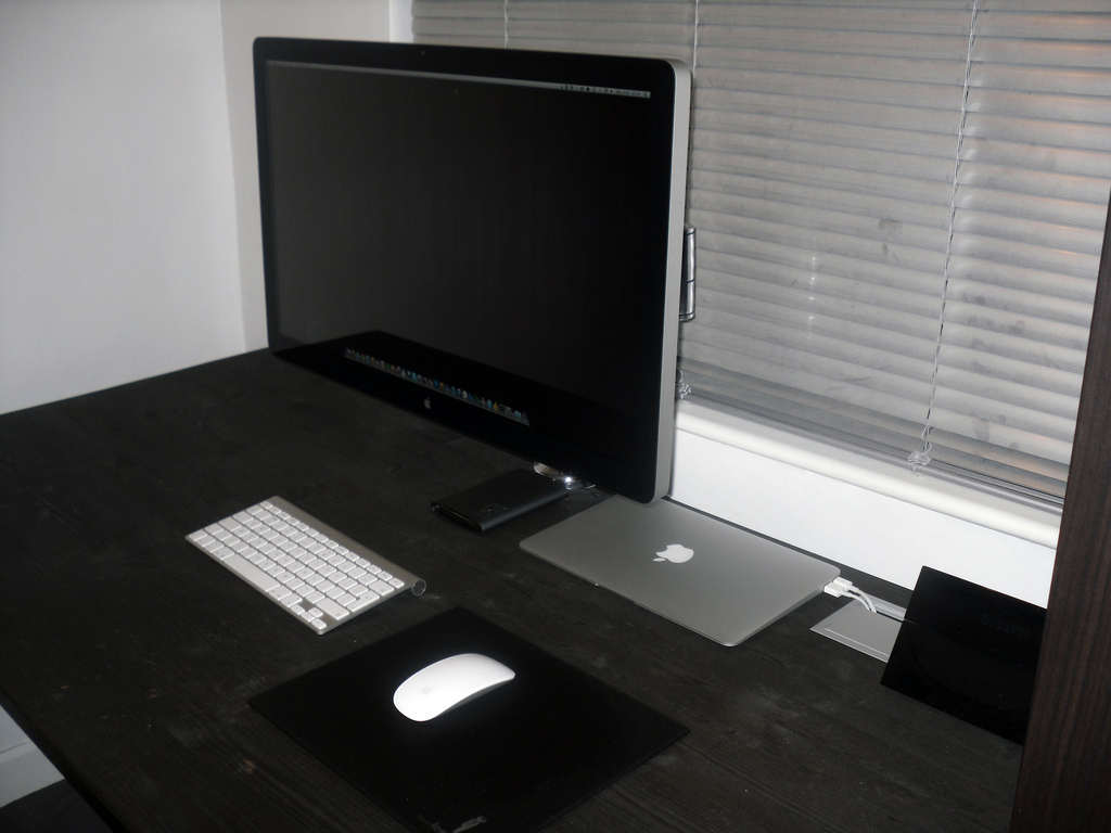 Show Us Your Thunderbolt Cinema Display Setup Page 6 Macrumors Forums