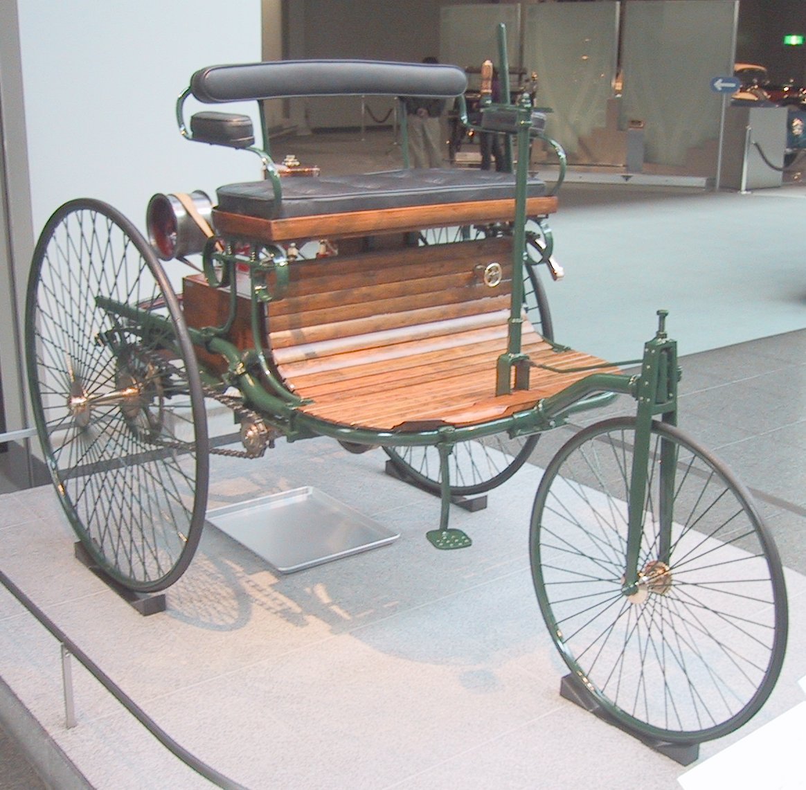 Benz_Patent_Motorwagen_1886_%28Replica%29.jpg