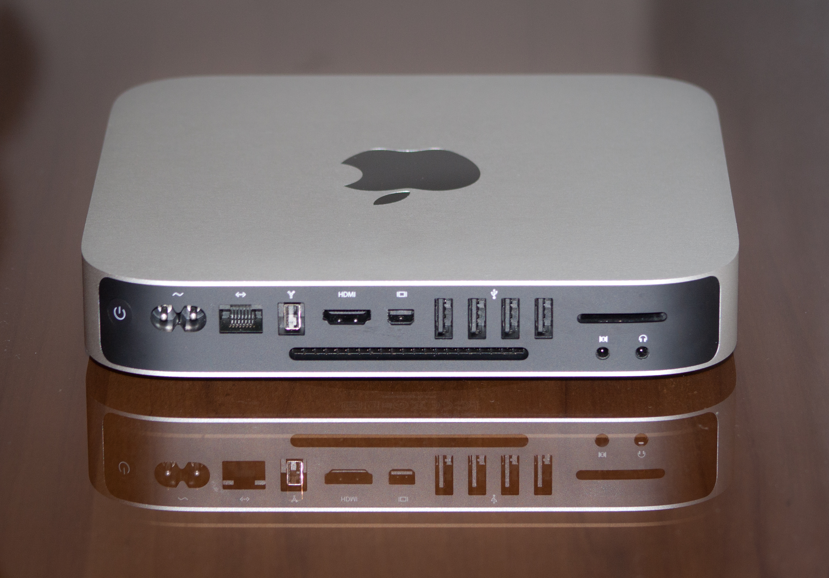 Mac_mini_mid2010_back.jpg