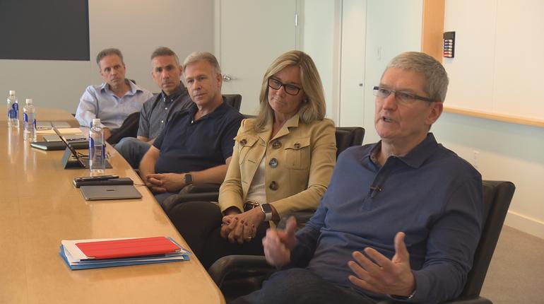 Apple-Exec-Meeting.jpg