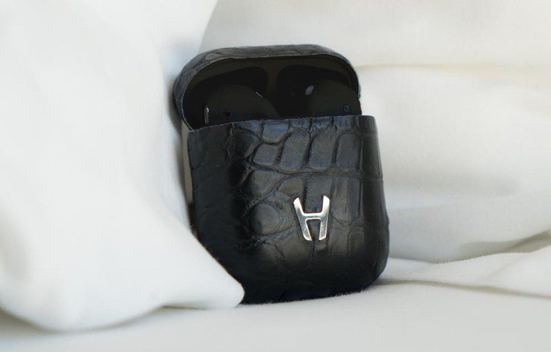 hadoroblackairpods1-800x512.jpg