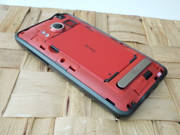 htc-evo-4g-review-table-3.jpg