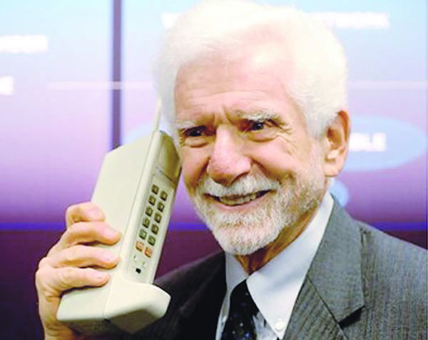 the-first-cell-phone-ever-invented.jpg
