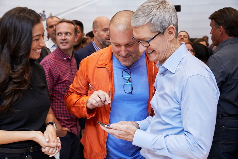 tim-cook-iphone-x.jpg