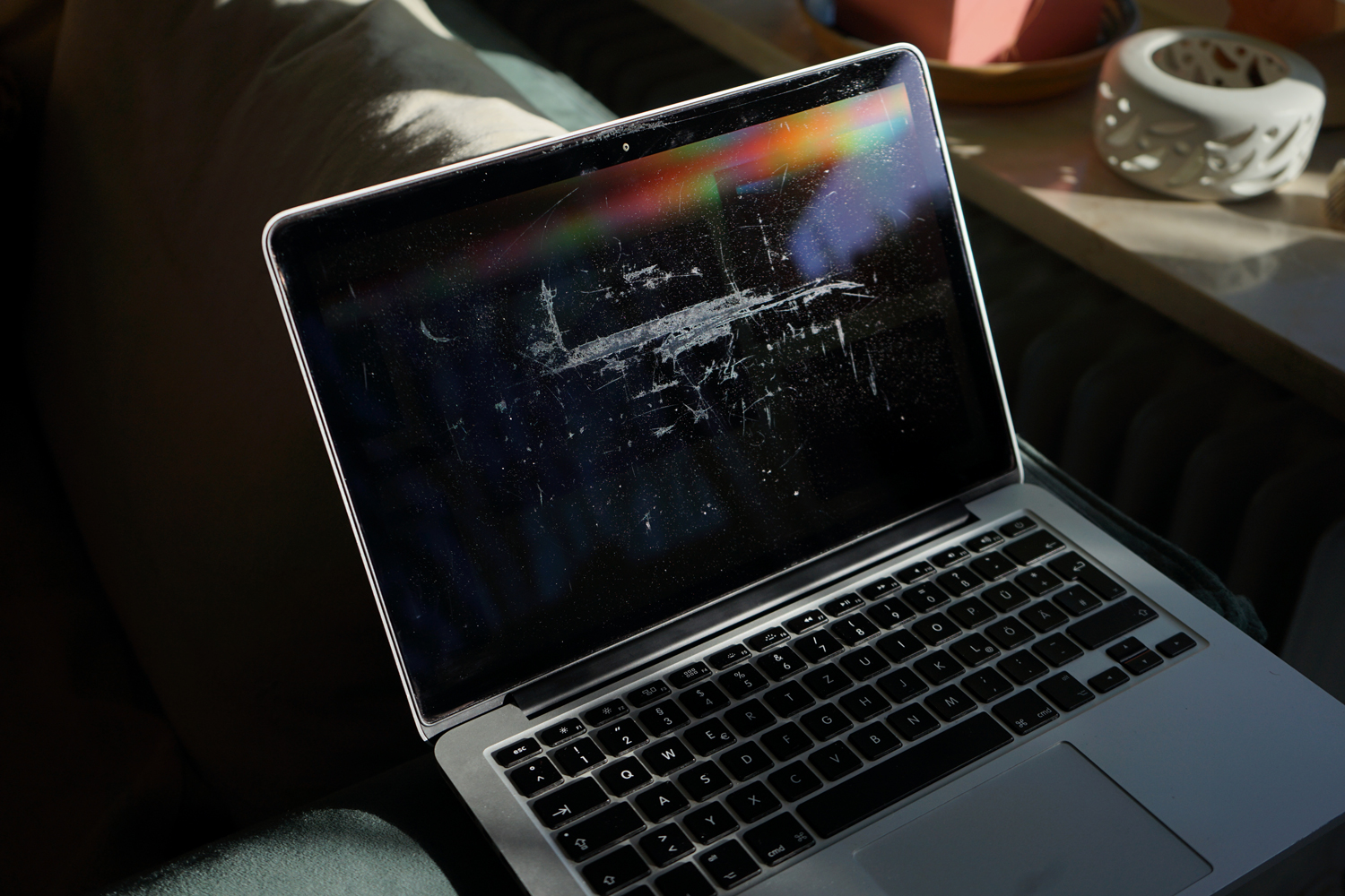 mbp_screen-coating-small.jpg