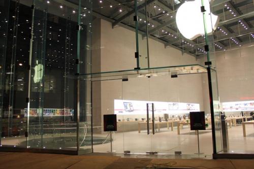 095230-uws_apple_store_2_500.jpg