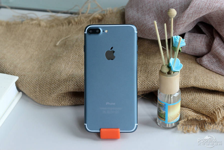 Alleged-iPhone-7-Plus-in-Deep-Blue.jpg