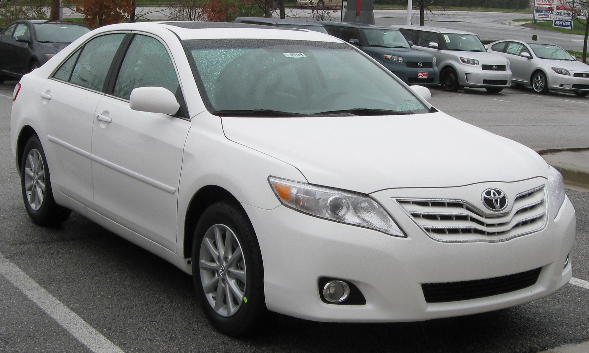 2010_Toyota_Camry_XLE_--_11-25-2009.jpg
