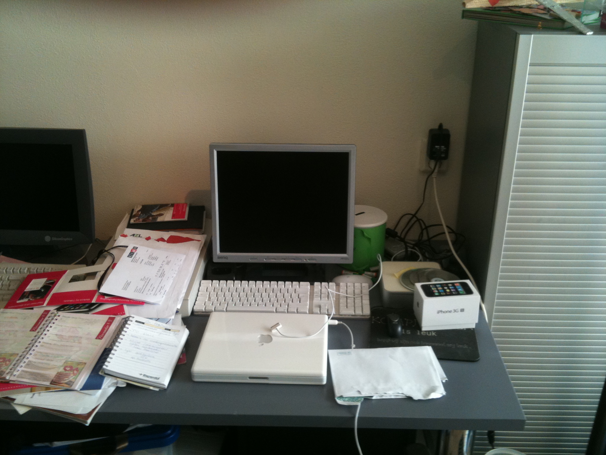 desk_2.jpg