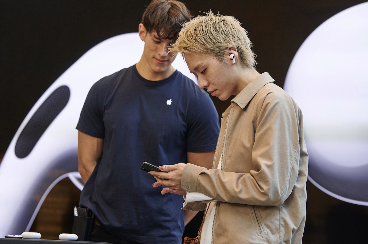 airpods-pro-launch-3.jpg