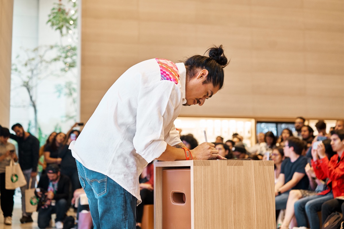 Apple-Antara-store-opening-forum-artist-092719.jpg