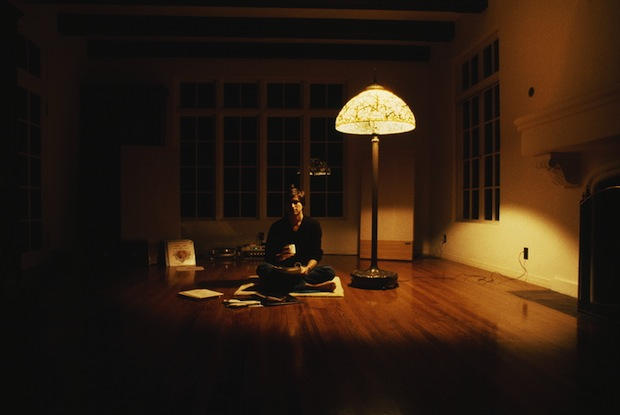 steve_jobs_drinking_tea.jpg