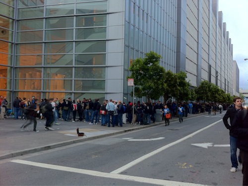 wwdc_2011_line.jpg