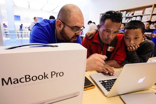 apple_retail_store_mbp.jpg