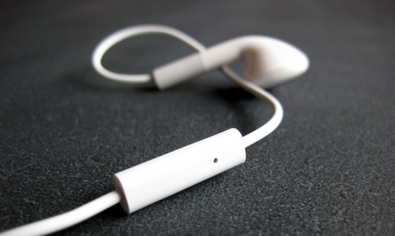 iphone-earphone.jpg