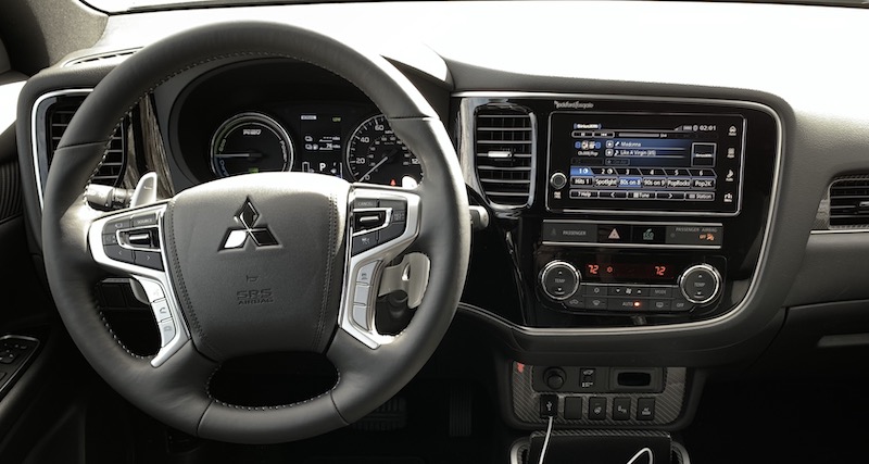 outlander_cockpit.jpg