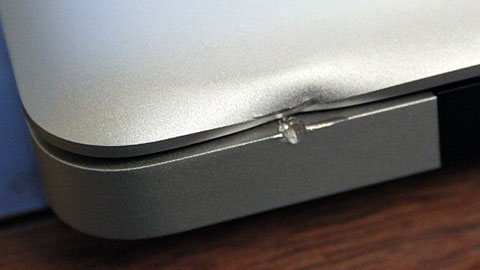 unibody_macbook_pro_chipped_03.jpg