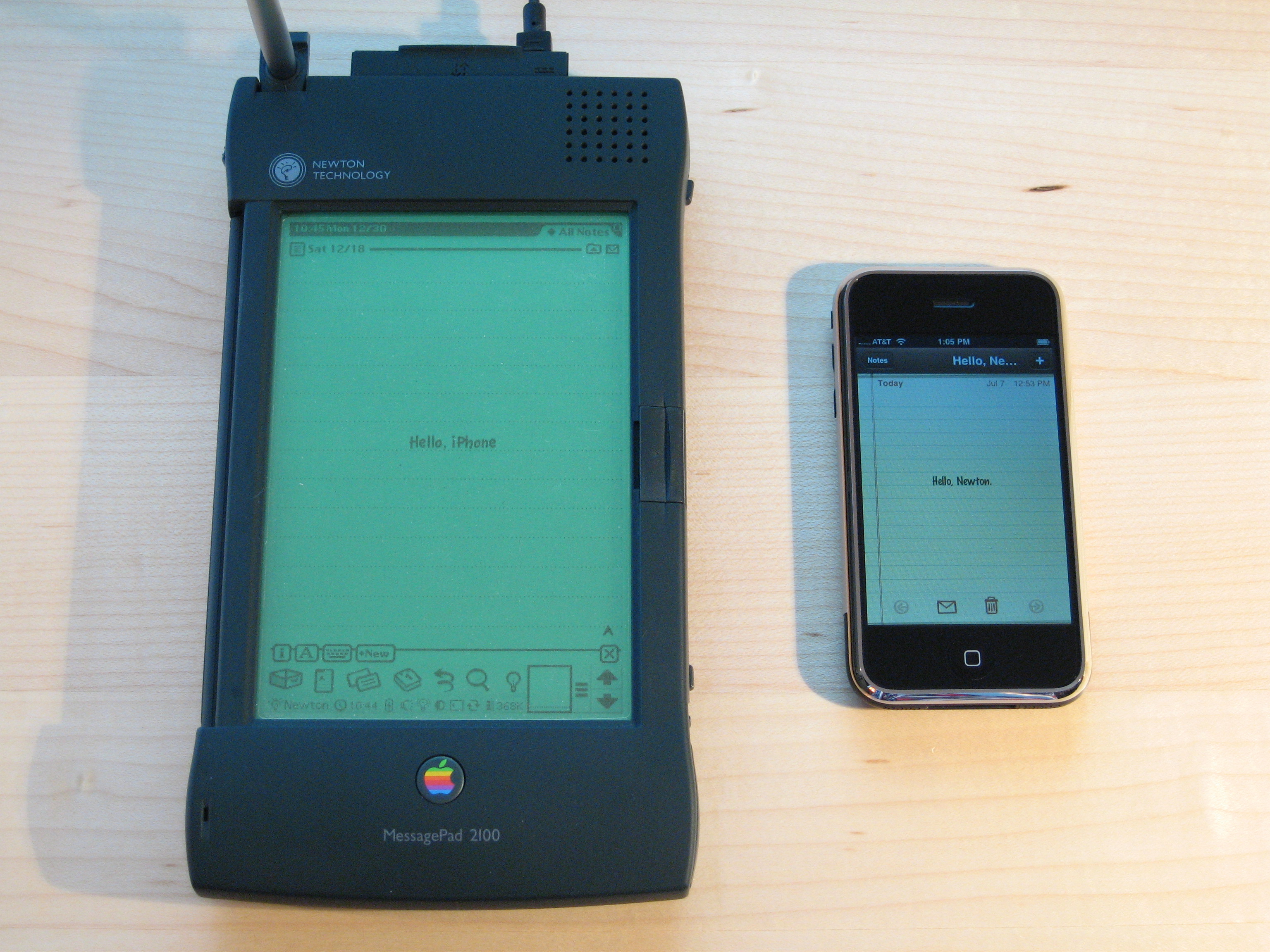 Apple_Newton_and_iPhone.jpg