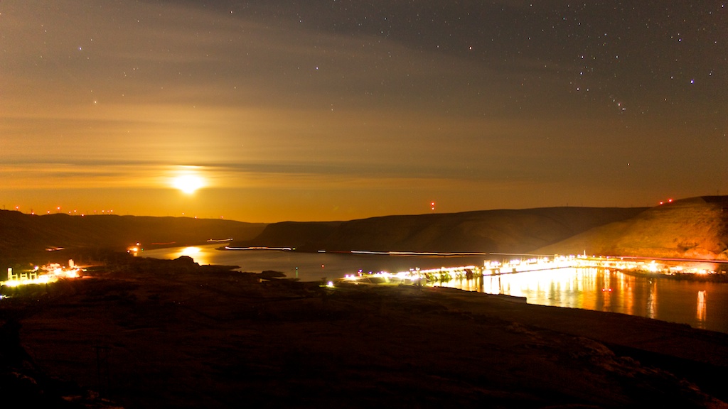 John%20Day%20Dam%20Moonrise.jpg