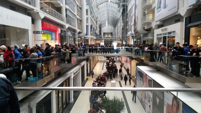 eaton_centre_iphone_6_line.jpg