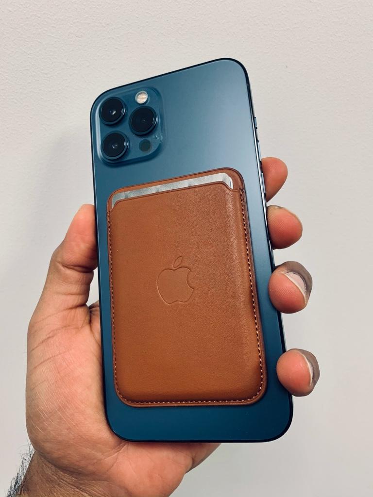 Магсейф айфон 13. Картхолдер Apple MAGSAFE. Магнитный картхолдер для iphone 13 Pro. Чехол 12 Pro Leather Case MAGSAVE черный. Apple iphone Leather Wallet.