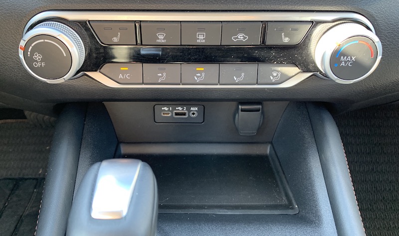 altima_front_usb.jpg
