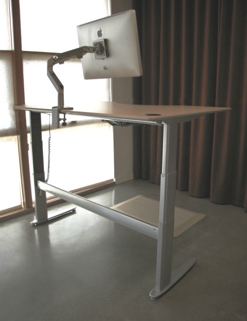 height_adj_desk_monitor_arm1.jpg