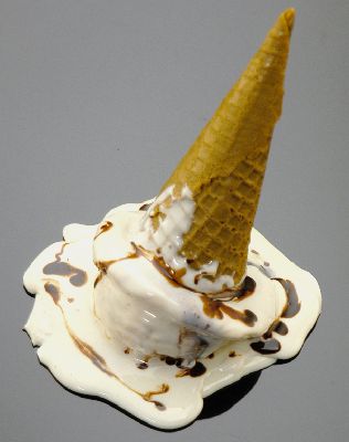 400_SPILL%20ICE%20CREAM%20CONE.jpg