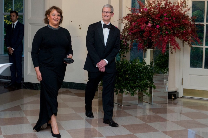 timcookstatedinner.jpg
