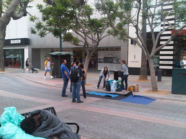 iphone4linesatamonicajun2010.jpg