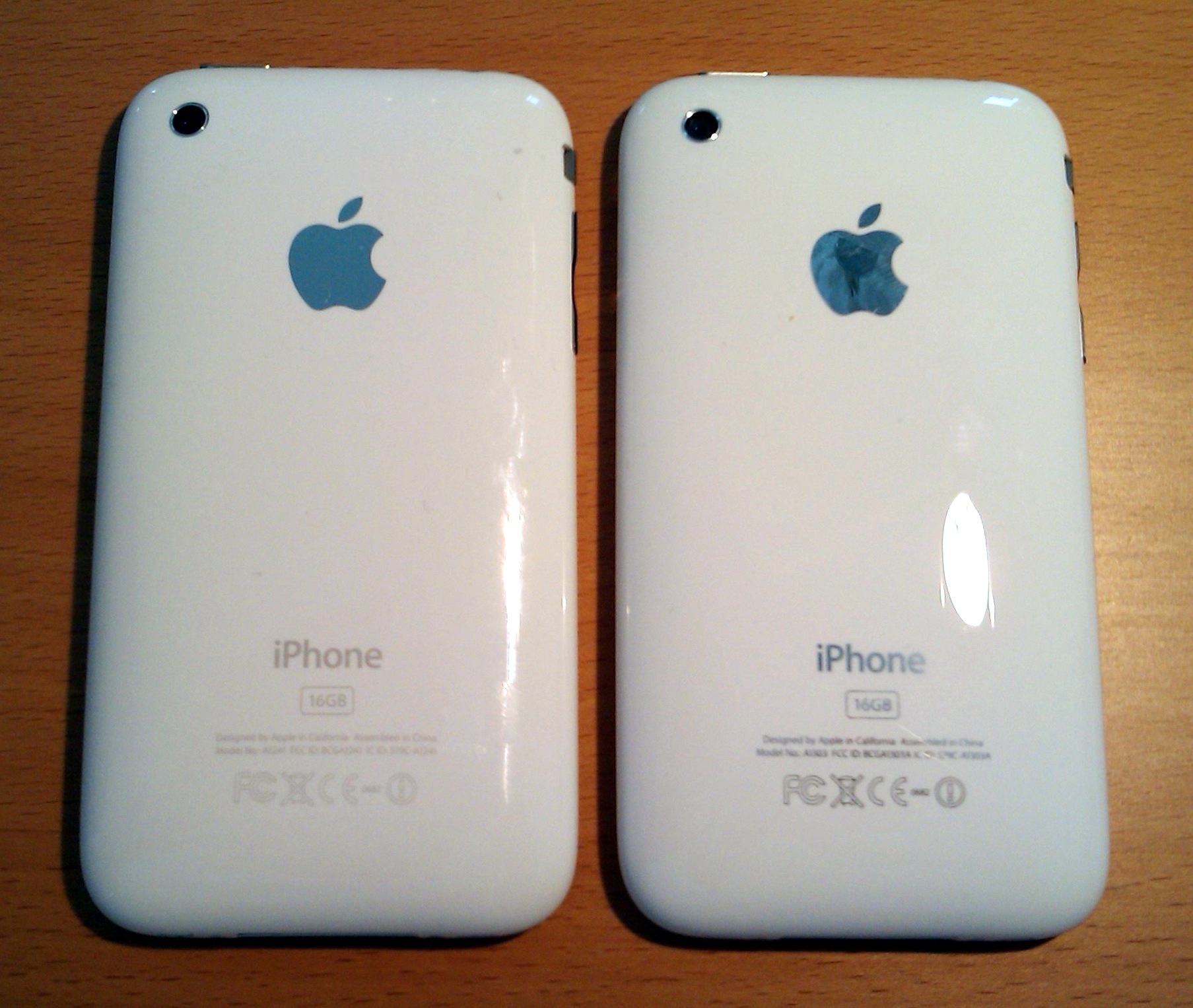 IPhone_3G_and_3G_S_backs.jpg